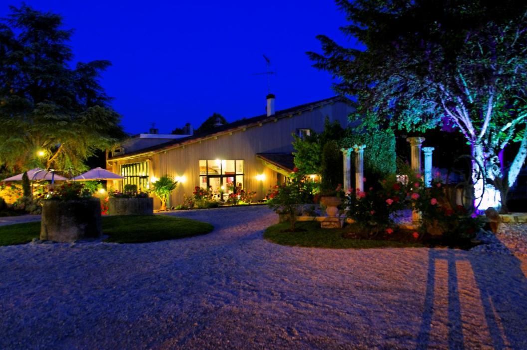 Hôtel Restaurant L'Essille Logishotel Elégance Bassac Esterno foto